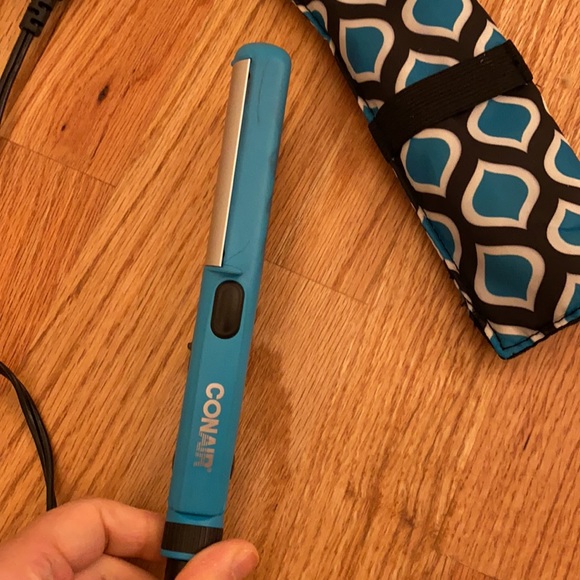 Conair Hair Straightener - Picture 2 of 2